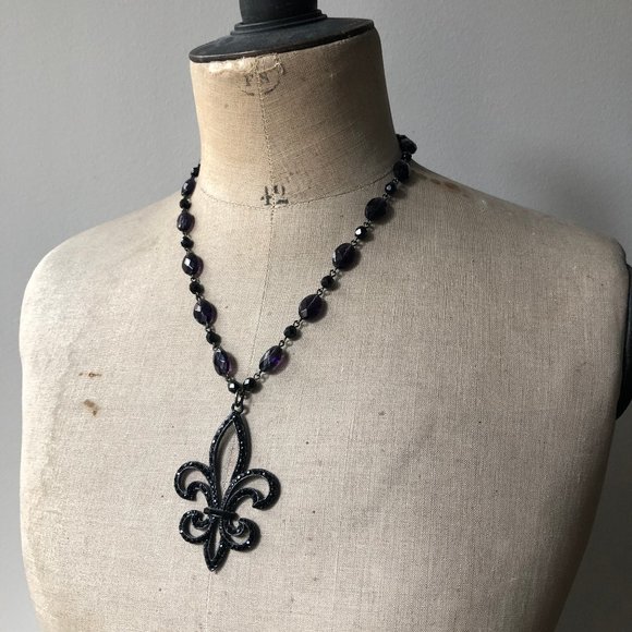 SR Jewelry - Fleur de Lis 'Amethyst' Pendant Necklace